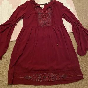 Open arm embroidered dress